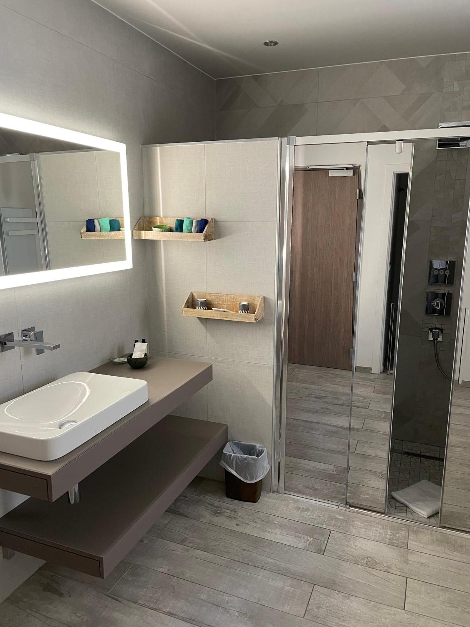 Hotel Le Rabelais เลอลาวองดูว์ ภายนอก รูปภาพ