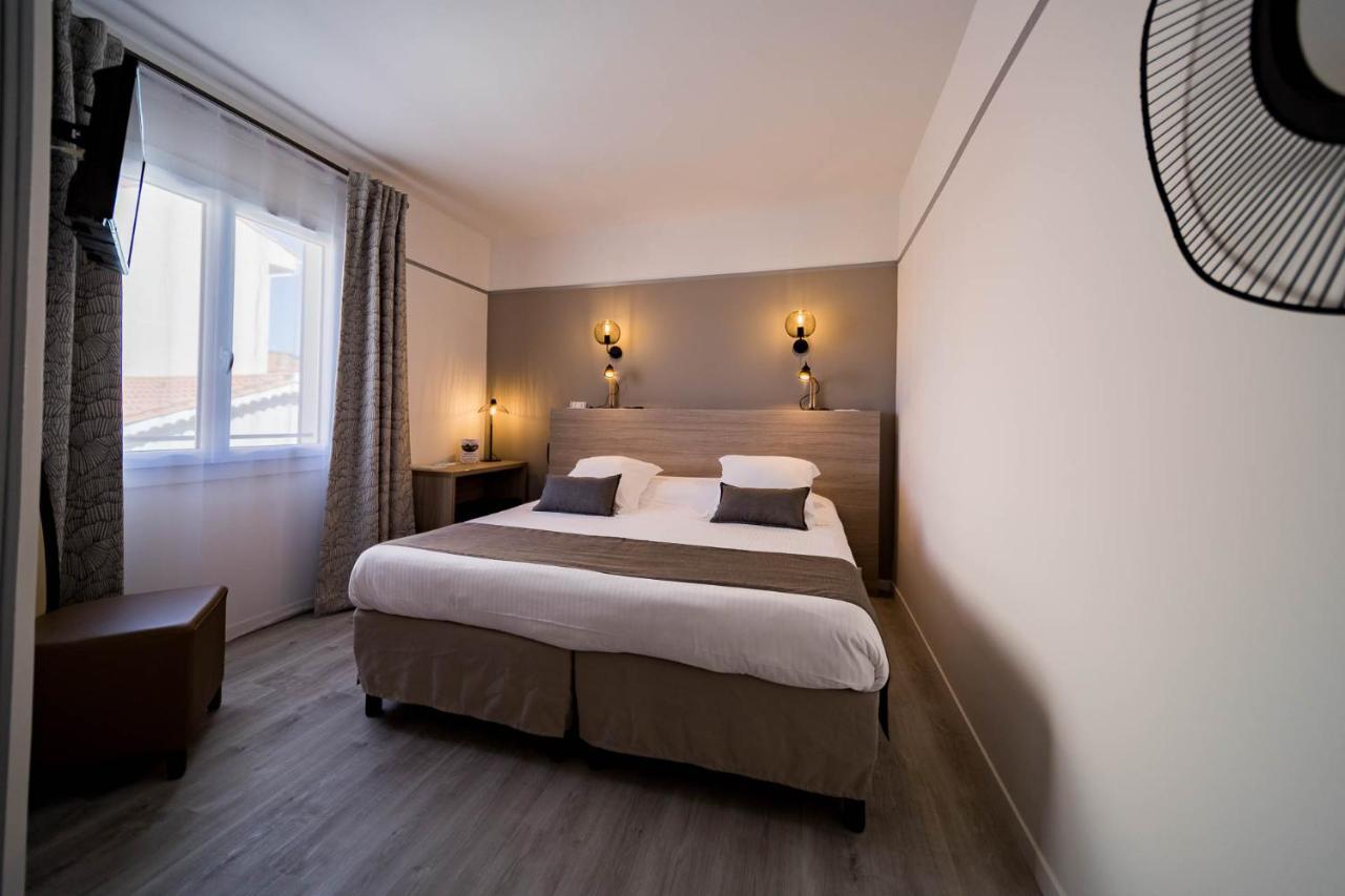Hotel Le Rabelais เลอลาวองดูว์ ภายนอก รูปภาพ