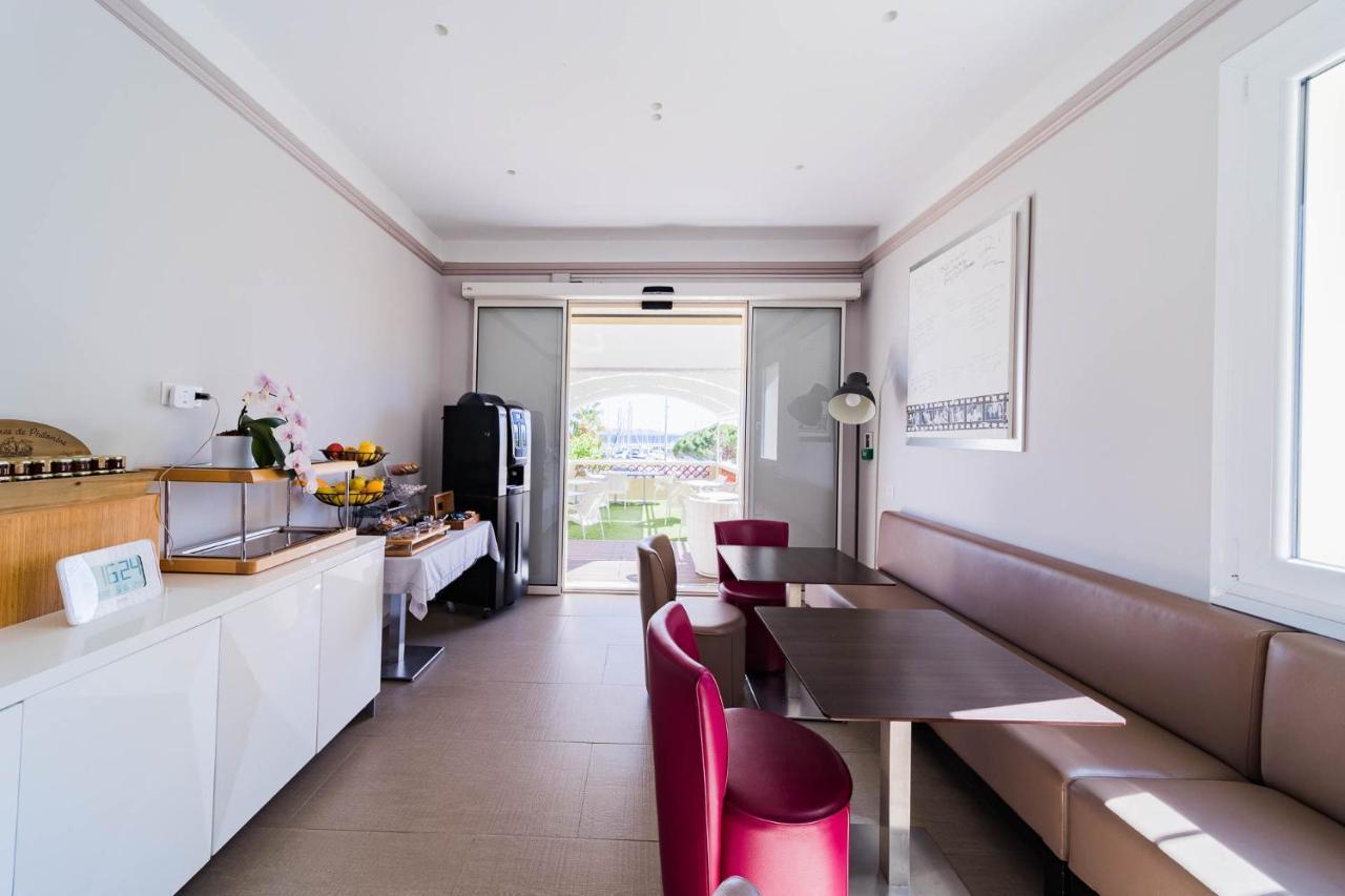 Hotel Le Rabelais เลอลาวองดูว์ ภายนอก รูปภาพ